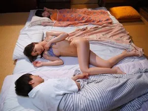 Liếc mắt đưa tình với chú công nhân độc thân