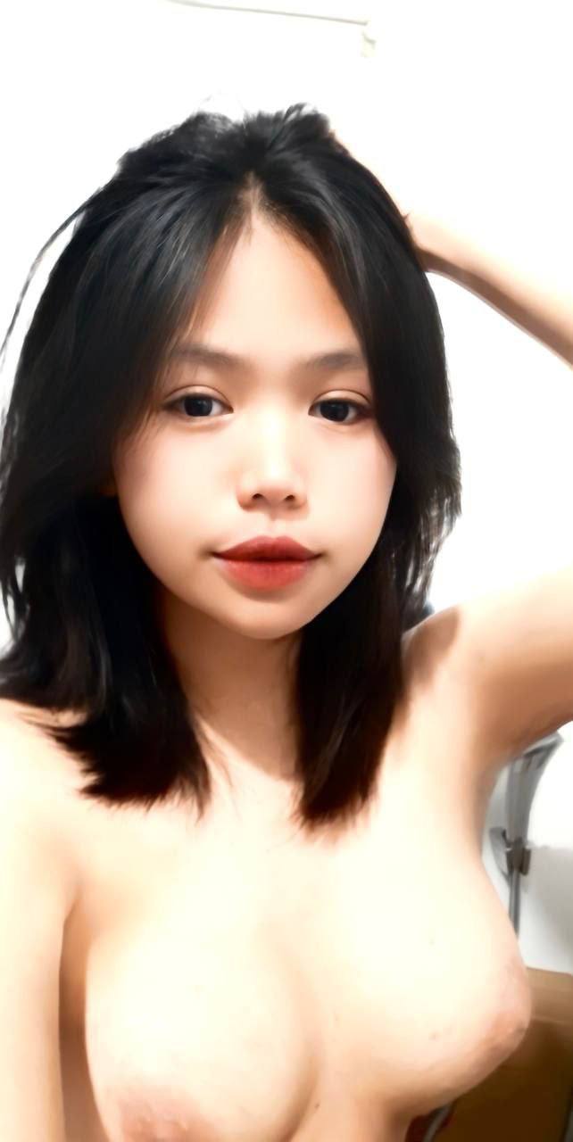 Em nữ sinh gạ địt người lạ trên tàu điện