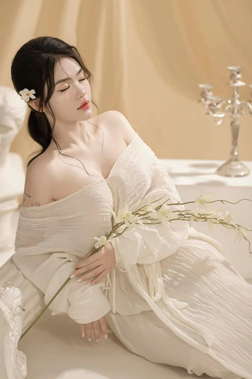 Vay tiền ít tiền mà bạn đòi địt vợ mình xong mới cho