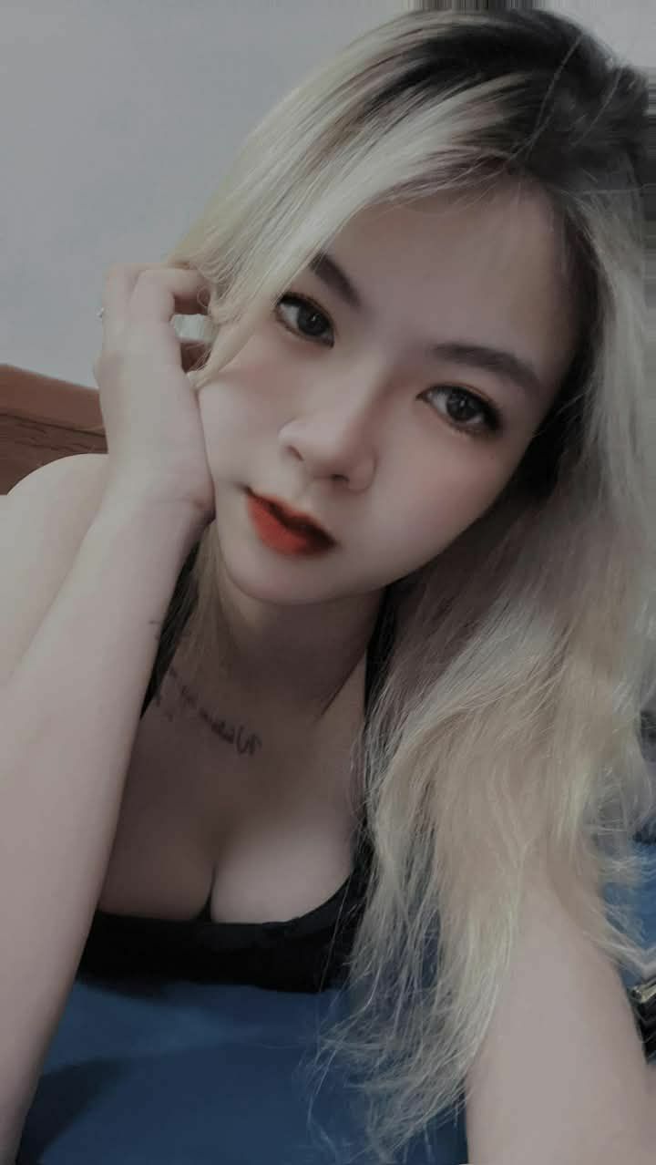 Gặp lại tình cũ ở buổi họp lớp, cô ấy vẫn xinh đẹp như ngày nào